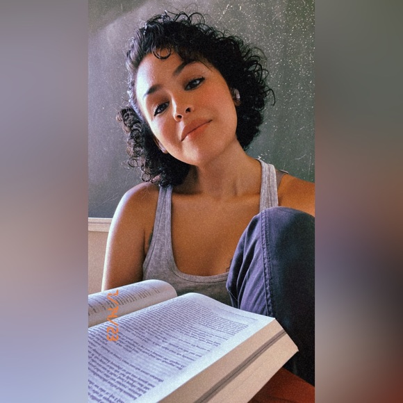 Meet your Posher, Megan - Picture 2 of 6